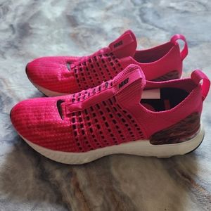 Nike 7.5 Phantom Pull On Running Shoes